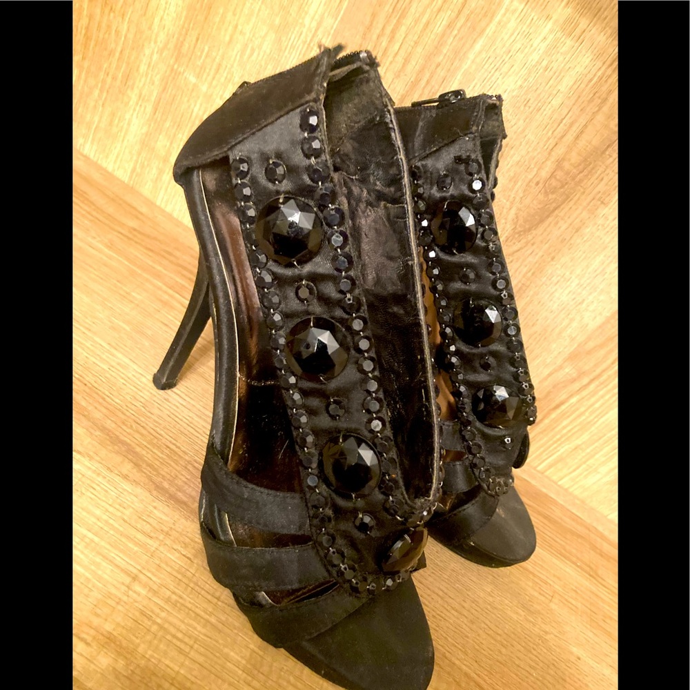 SOLD! Gemstone Heels 👠